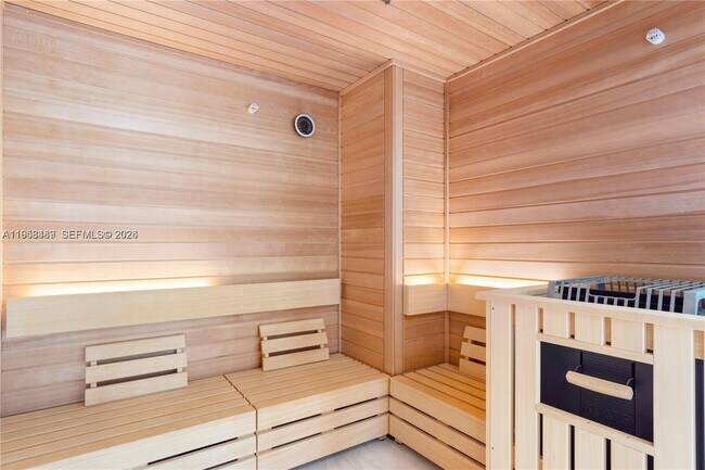 Building Photo - 700 NE 26th Terrace