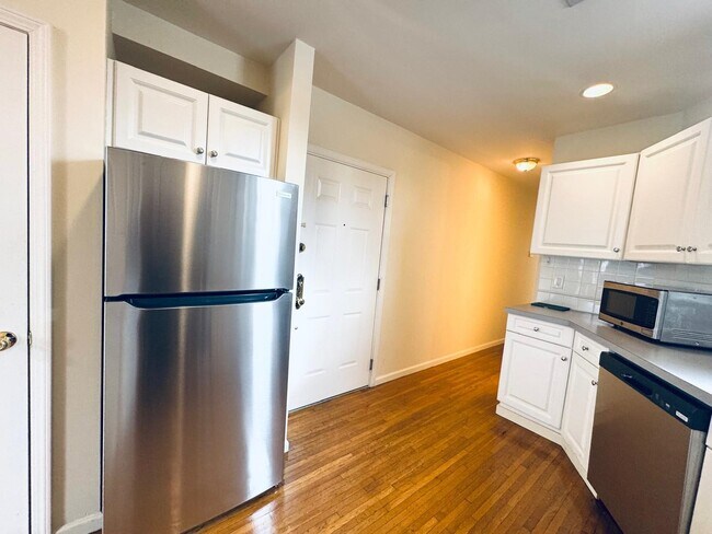 Building Photo - 214 Warren St