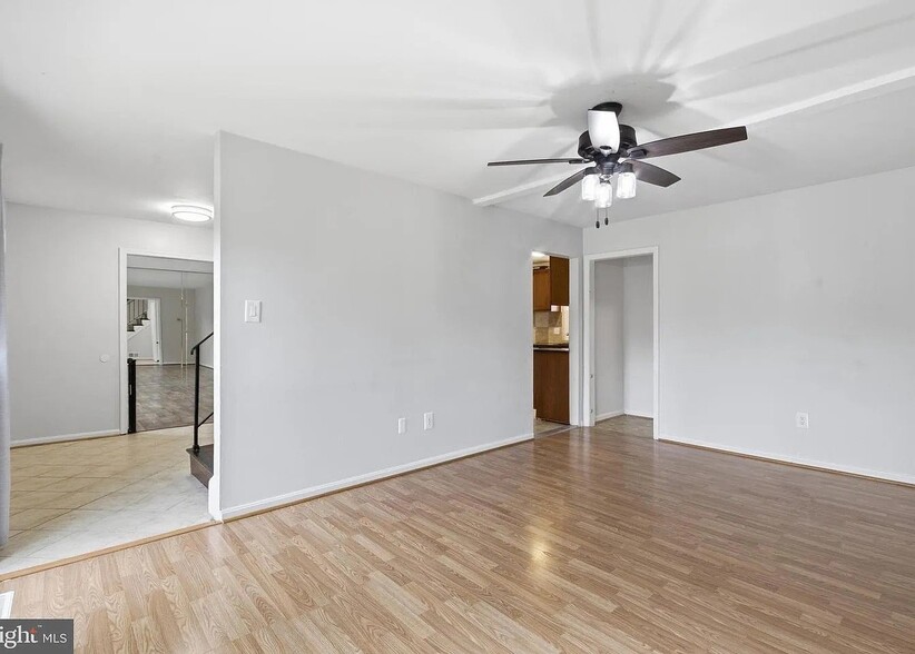 Building Photo - 1551 E Anderson Dr