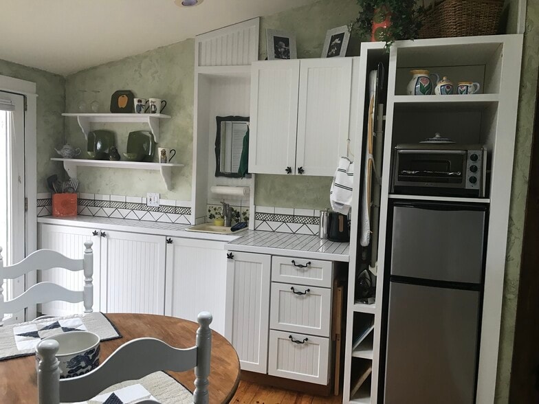 Building Photo - 2004 NE 8th St