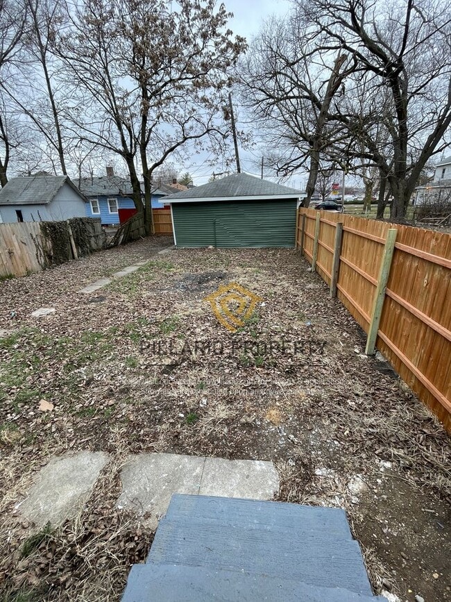 Building Photo - Charming 2-Bedroom Home with Modern Finish...