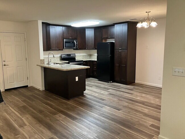 Building Photo - Charming 2-Bed, 2-Bath Haven in Merced!