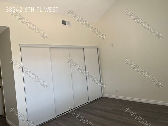 Building Photo - 38242 6th Pl W