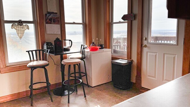 Building Photo - 1712 W 3rd St