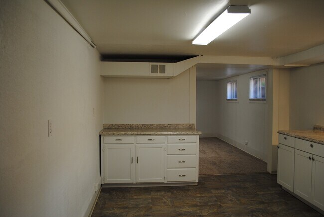 Building Photo - 541 S Walker Ave