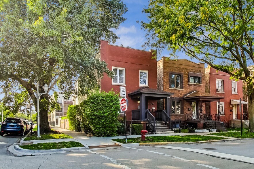 Building Photo - 2700 N Artesian Ave
