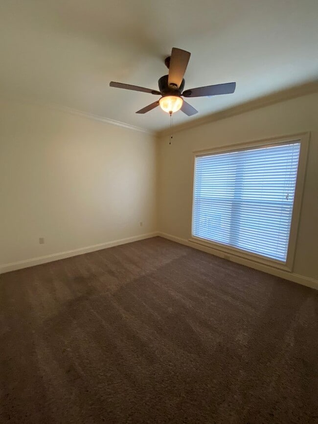 Building Photo - 1016 Villa Dr