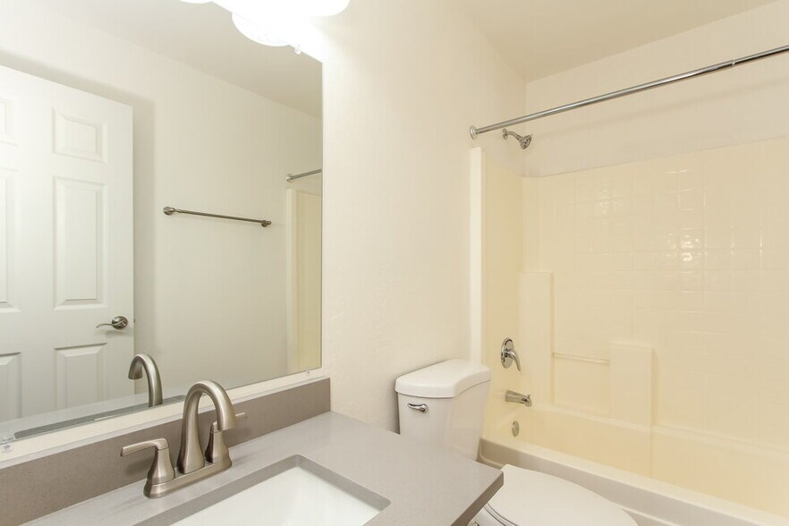 Building Photo - 18806 N Lousandra Dr