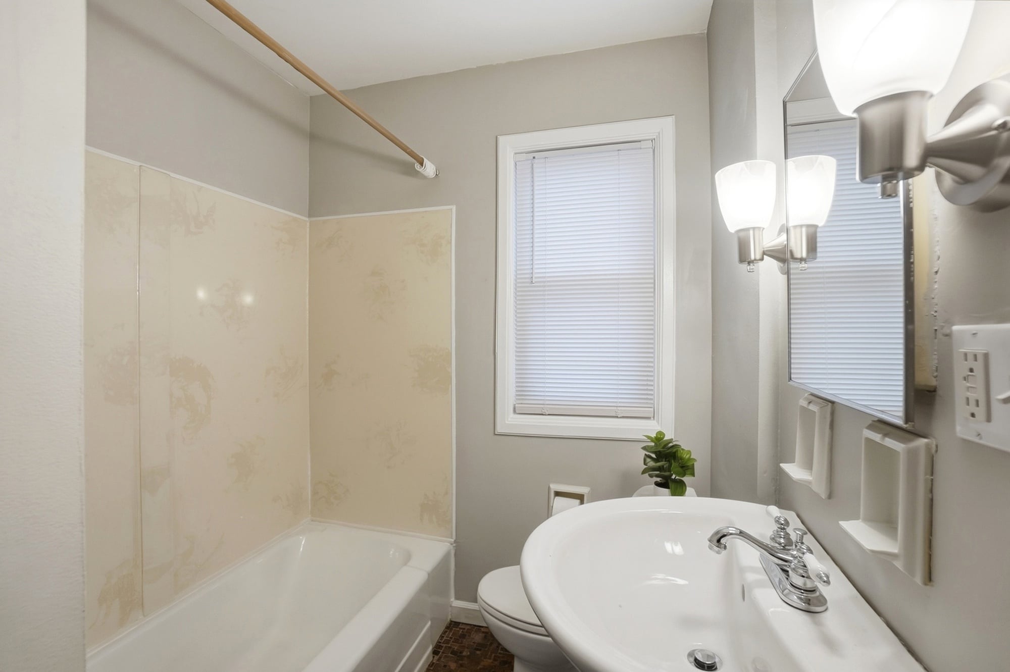 Building Photo - 2695 Bellwood Ave