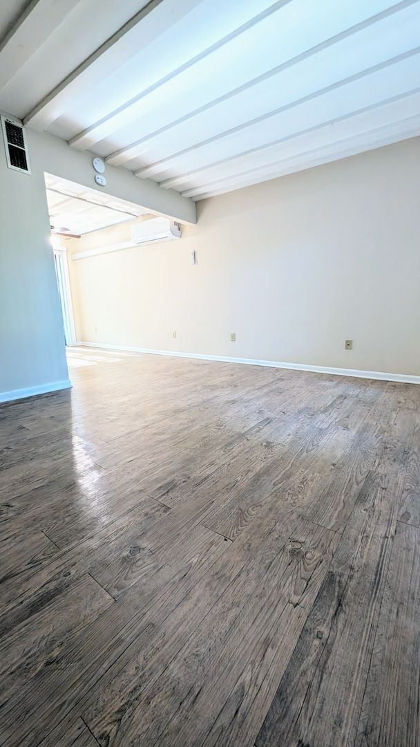 Building Photo - Two Bedroom Apartment in Portage