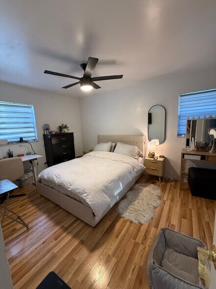 Building Photo - 119 N Alderwood St