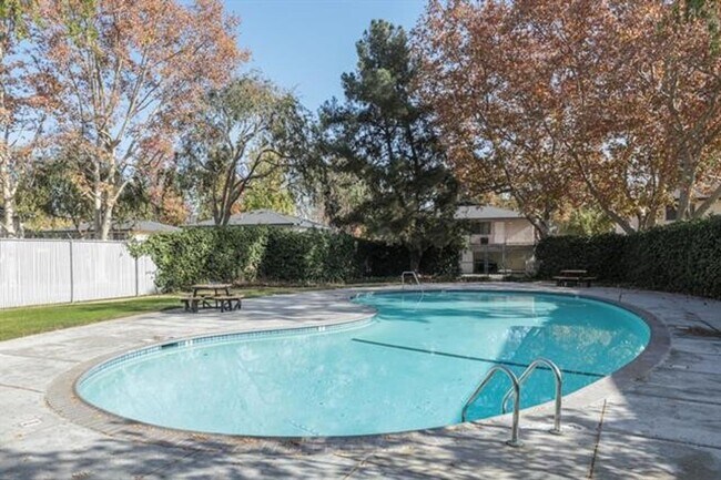 Building Photo - Gorgeous Remodeled 2 Bedroom 1 Bath Condo ...