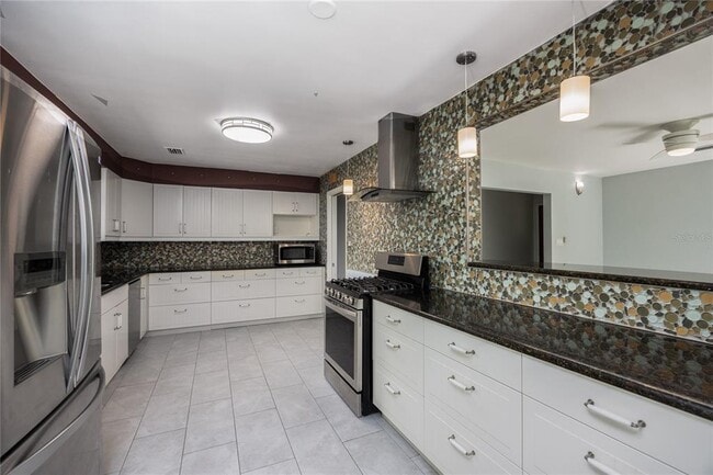 Building Photo - 1421 NW 30th St