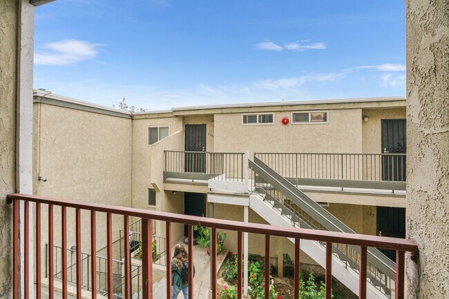 Building Photo - FOR RENT 1Br/1Ba 626 Sf Second Floor Condo...