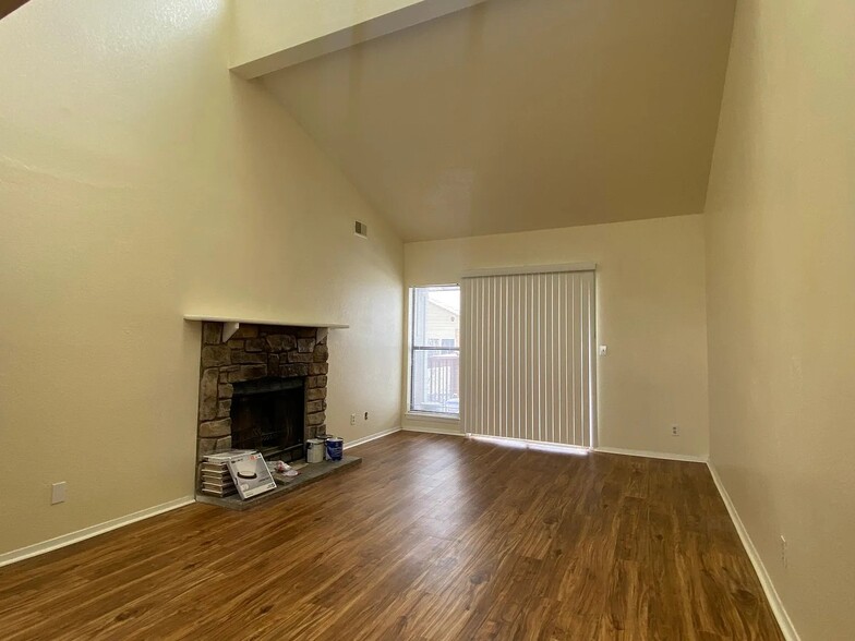 Building Photo - 8675 Clay St