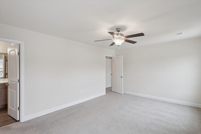 Building Photo - $500 RENT CREDIT | AVAILABLE NOW! (Small Pets Only)