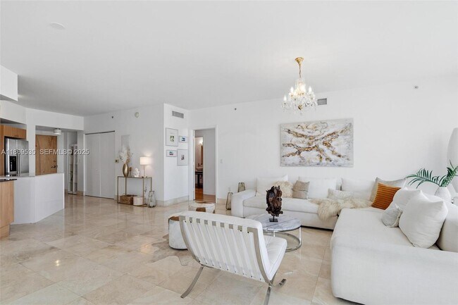 Building Photo - 350 S Miami Ave