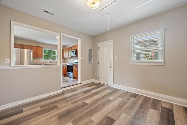 Building Photo - Move in Ready! Brick ranch home has 3 bedr...