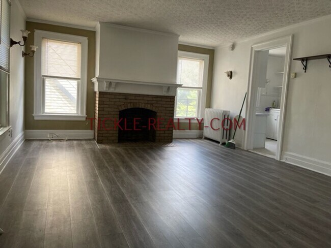 Building Photo - 174 N Goodman St