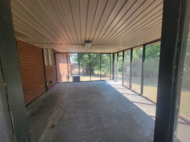 Building Photo - 2614 Glenn Hills Dr
