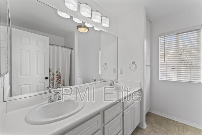 Building Photo - 24619 Montevista Cir