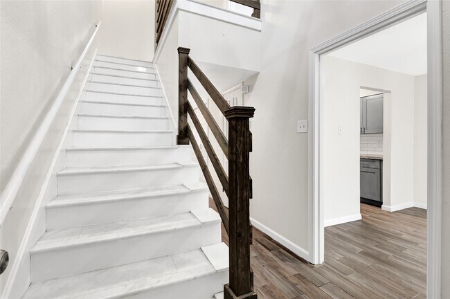 Building Photo - 6358 Creekbend Dr