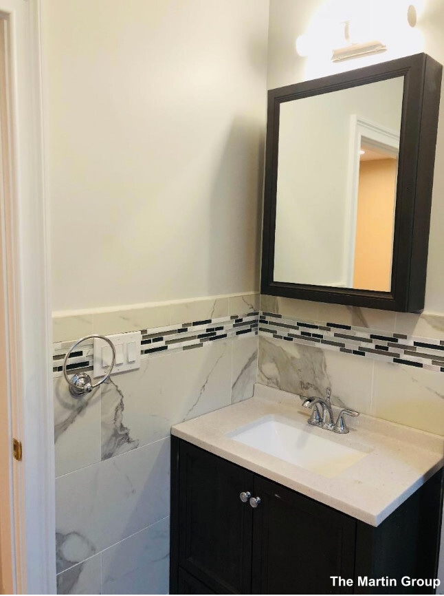 Building Photo - 136 Inman St