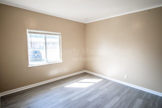 Building Photo - 113 Louella Dr
