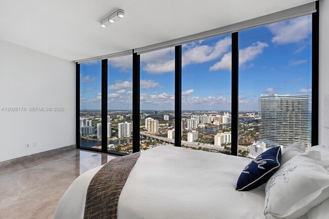 Building Photo - 18555 Collins Ave