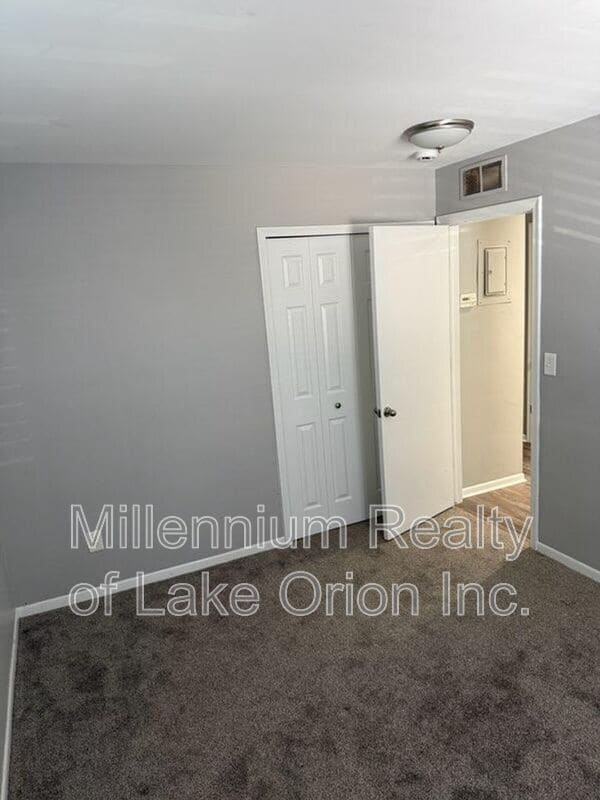 Building Photo - 80 Myron St