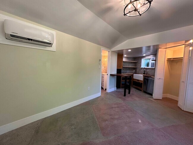 Building Photo - 119 S Alvarado St