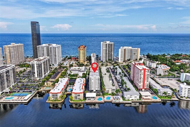 Building Photo - 3113 S Ocean Dr