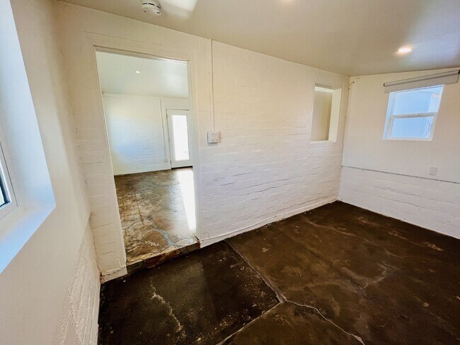 Building Photo - Adorable Studio Cabin near Joshua Tree Town Center