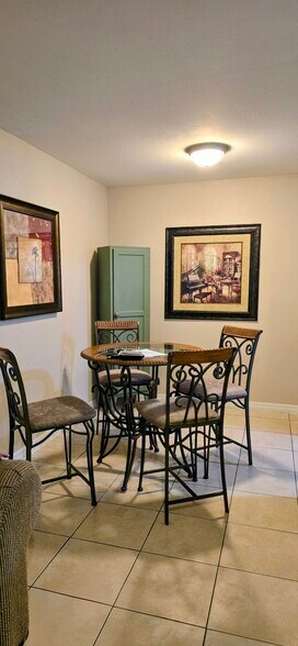 Building Photo - 3034 Parkway Blvd