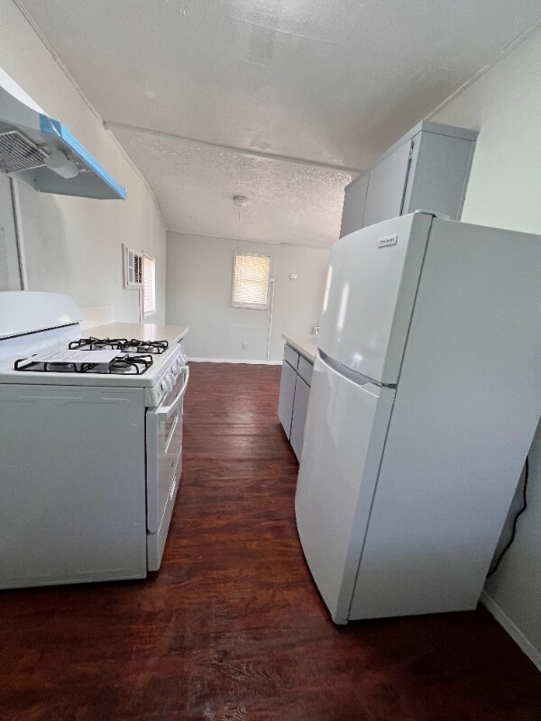 Building Photo - 37632 Yermo Rd
