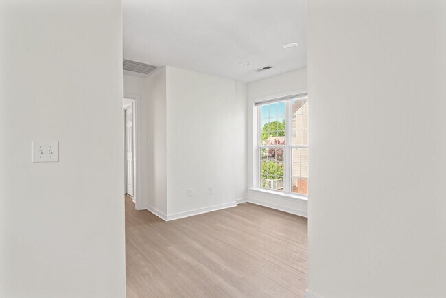 Building Photo - 4990 Lake Tree Ln