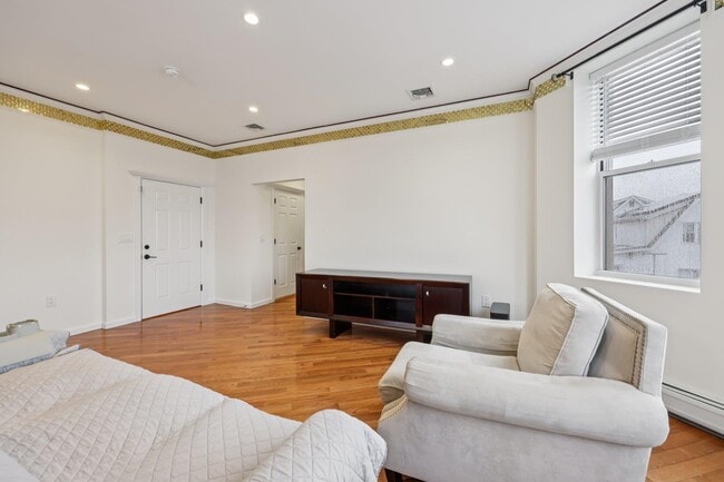 Building Photo - 239 Desoto Pl