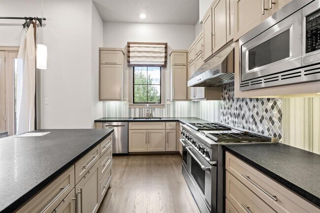 Building Photo - 1405 Lake Pointe Pkwy