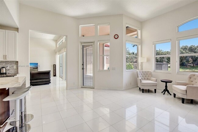 Building Photo - 2651 Oakmont Dr