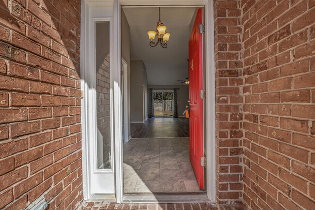 Building Photo - 10 Chamois Ct