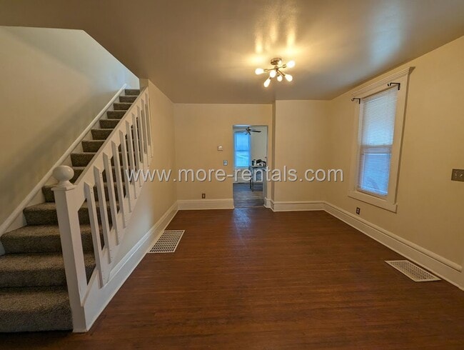 Building Photo - Large remodeled German Village area house