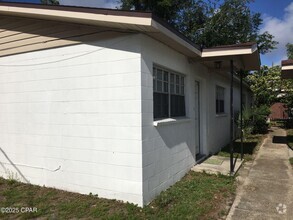 Building Photo - 1527 Grace Ave