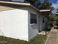 Building Photo - 1527 Grace Ave