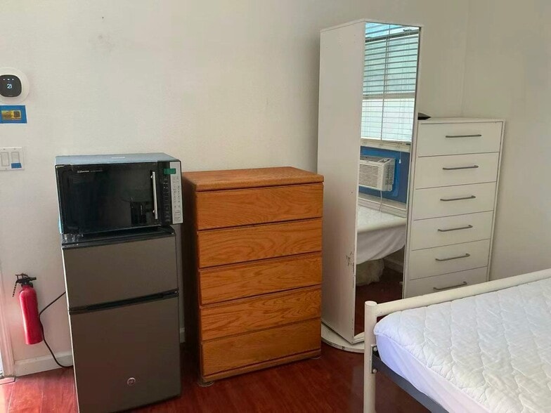 Building Photo - 5650 Red Roof St