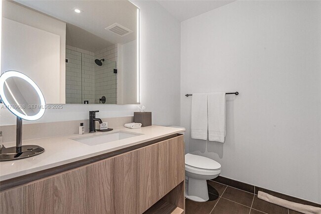 Building Photo - 398 NE 5th St