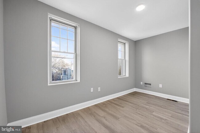 Building Photo - 1208 W Dauphin St