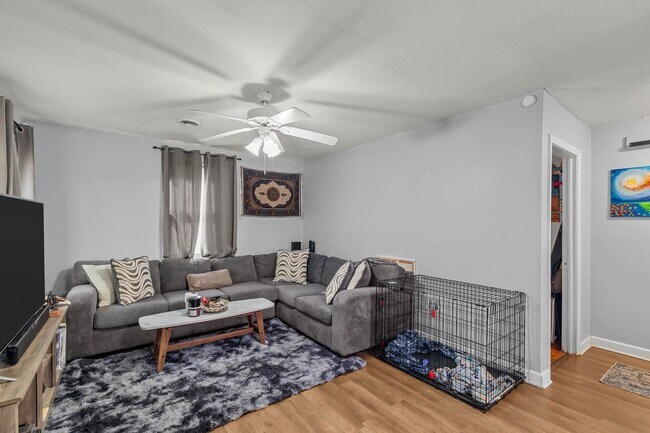 Building Photo - Charming 2-Bedroom Home with Modern Updates!