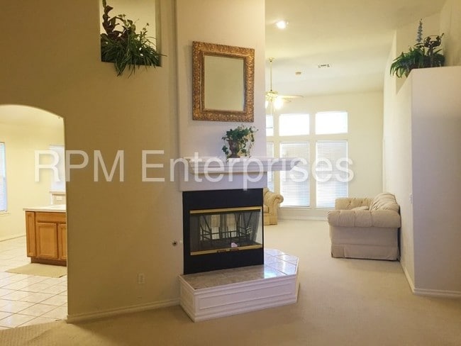 Building Photo - MOVE IN SPECIAL of $300 Off First Months Rent