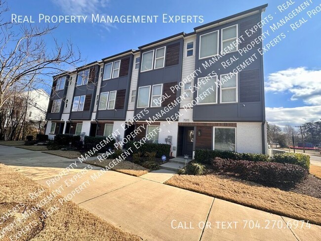 Building Photo - Stunning 3BR/4BA Townhouse in Charlotte!