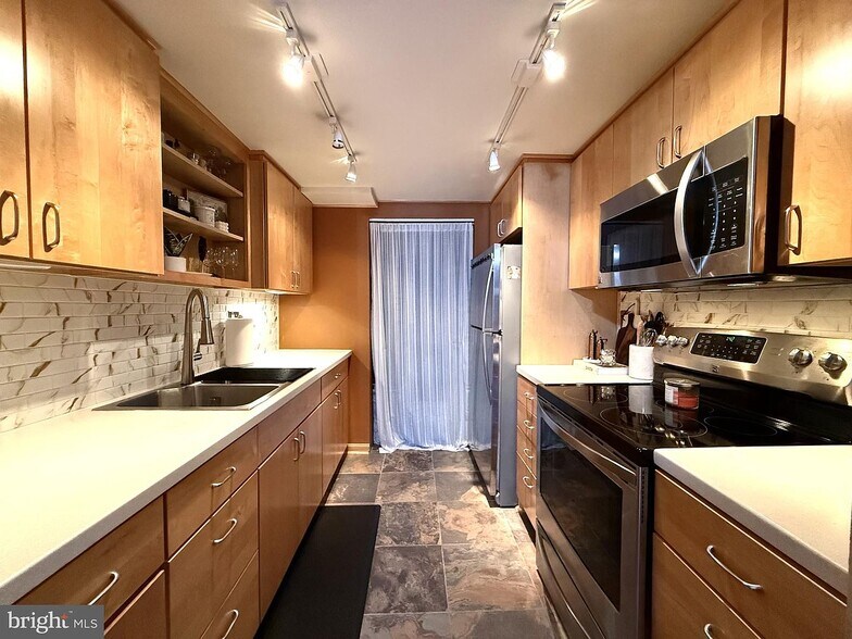 Building Photo - 5020 W Brigantine Ct